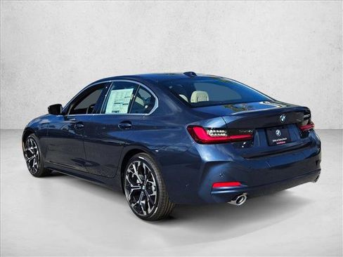 Used 2025 BMW 330i Sedan w/ M Sport Package image 8