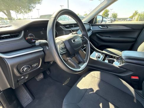 Used 2023 Jeep Grand Cherokee L Laredo RWD image 17