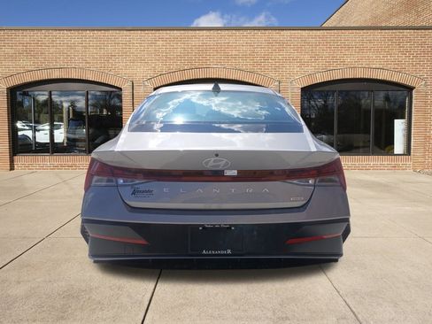 New 2025 Hyundai Elantra Limited image 4
