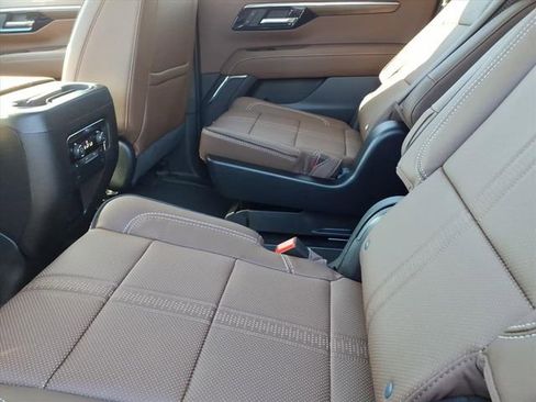 New 2026 Chevrolet Suburban High Country image 12