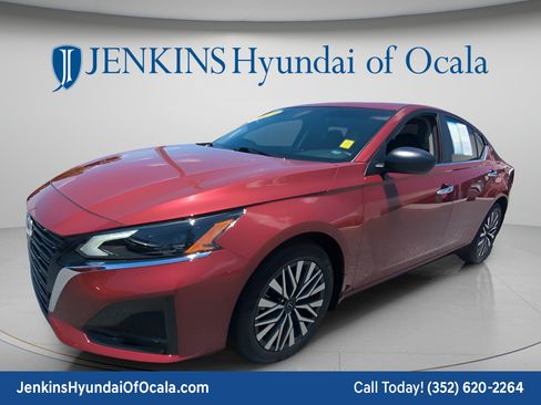 Used 2025 Nissan Altima 2.5 SV FWD image 7
