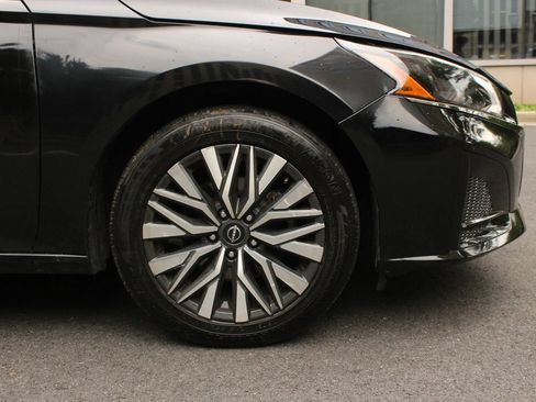 Used 2024 Nissan Altima 2.5 SV AWD/4WD image 4