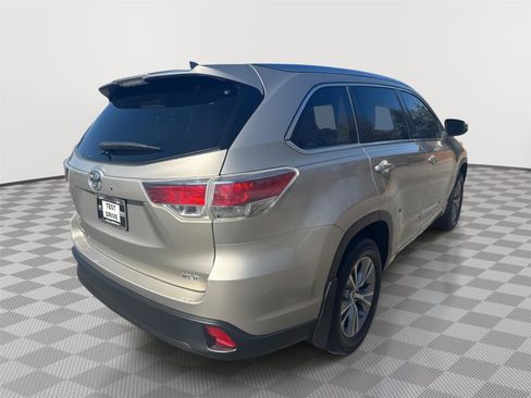 Used 2015 Toyota Highlander XLE image 6