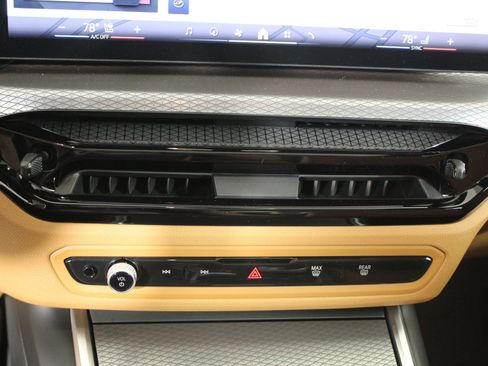 New 2026 BMW 330i xDrive Sedan w/ Premium Package image 18