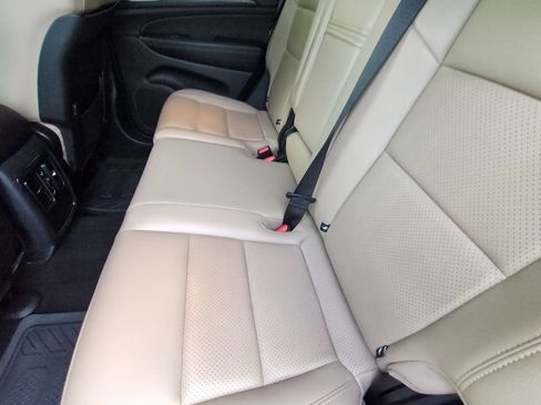 Used 2019 Jeep Grand Cherokee Laredo RWD image 19