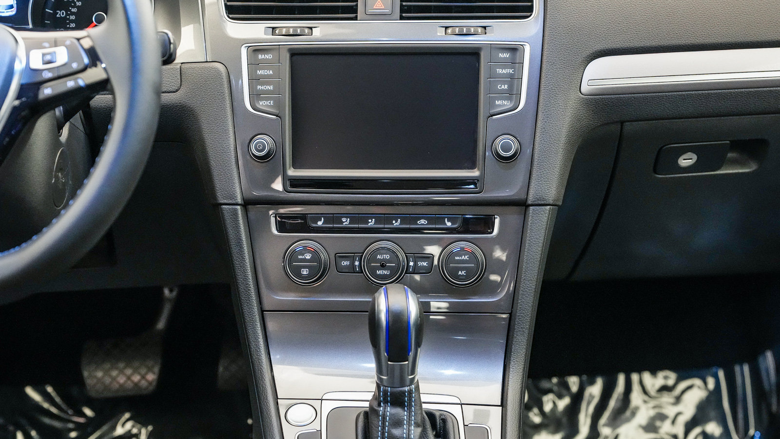 Used 2016 Volkswagen e-Golf SEL Premium FWD image 14