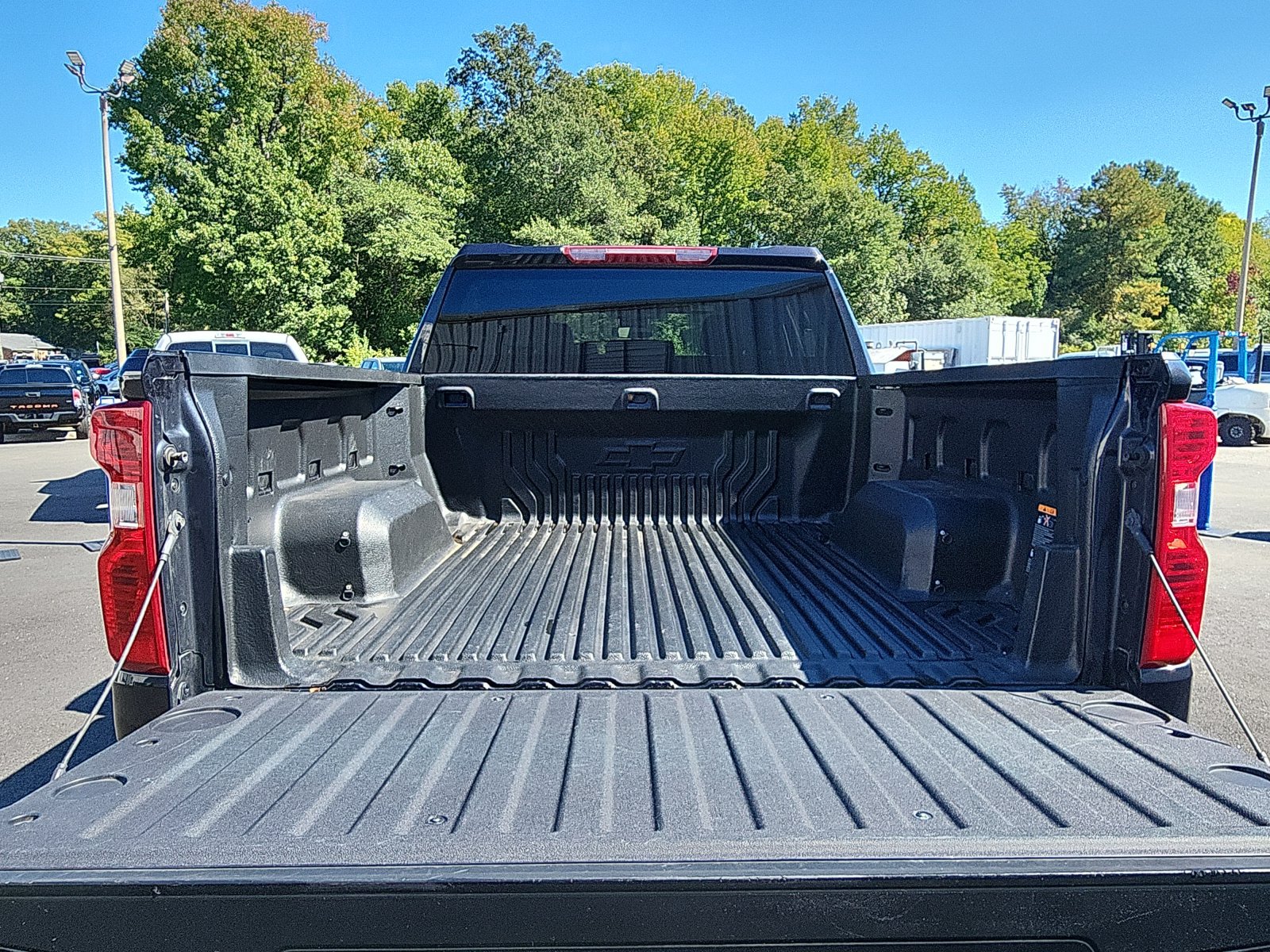 Used 2023 Chevrolet Silverado 1500 LT AWD/4WD image 25