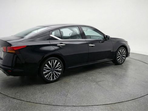 Used 2025 Nissan Altima 2.5 SV image 9