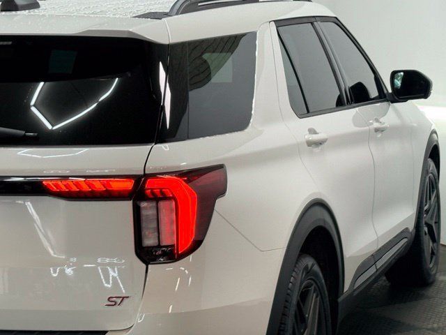 Used 2025 Ford Explorer ST w/ Sun And Sound Package AWD/4WD image 12