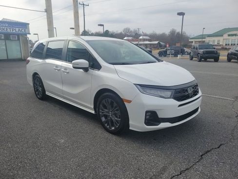 Certified 2025 Honda Odyssey Touring image 7