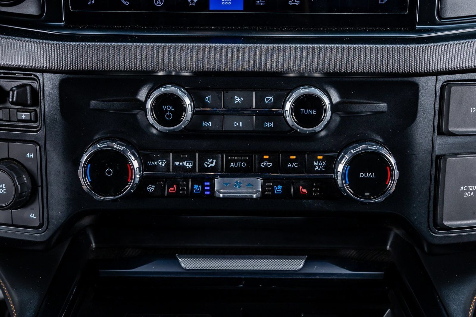 Used 2024 Ford F250 Platinum AWD/4WD image 27