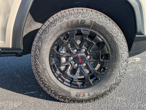 New 2026 GMC Canyon Elevation w/ Convenience Package image 9