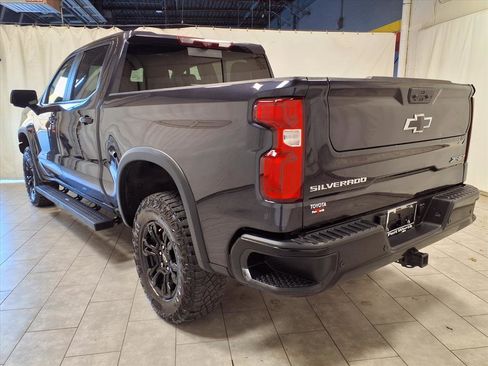 Used 2022 Chevrolet Silverado 1500 ZR2 w/ Technology Package image 7
