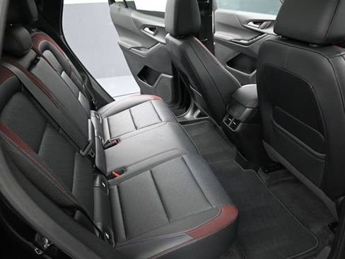 Used 2025 Chevrolet Equinox RS FWD image 18