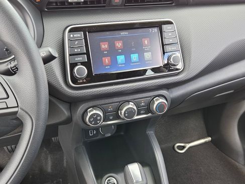 New 2025 Nissan Kicks Play S image 18