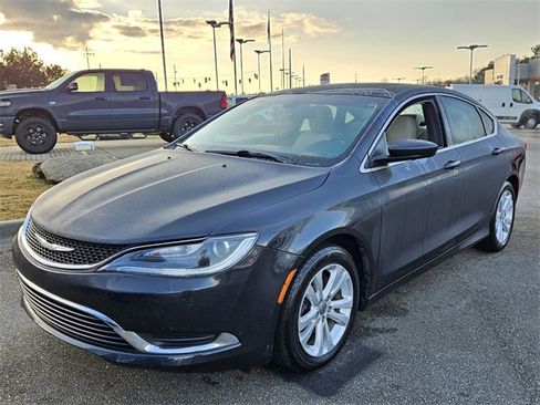 Used 2017 Chrysler 200 Limited Platinum w/ Comfort & Convenience Group image 3