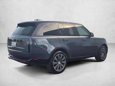 Used 2025 Land Rover Range Rover SE AWD/4WD image 5