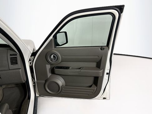 Used 2008 Dodge Nitro SXT RWD image 27