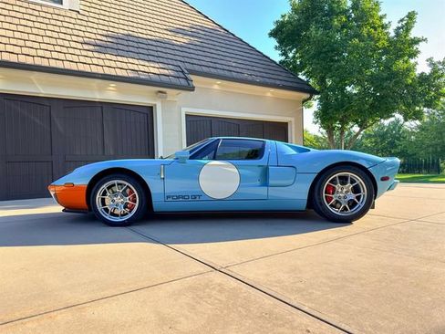 Used 2006 Ford GT RWD image 16
