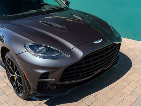 Used 2025 Aston Martin DBX 707 AWD/4WD image 9