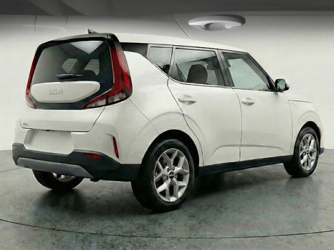 Used 2025 Kia Soul LX w/ LX Technology Package FWD image 9