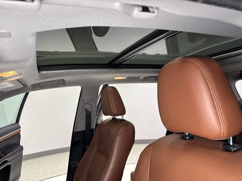 Used 2019 Toyota Highlander Limited Platinum AWD/4WD image 4