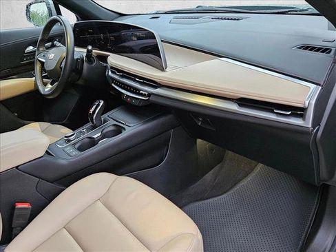 Used 2025 Cadillac XT4 Premium Luxury FWD image 21