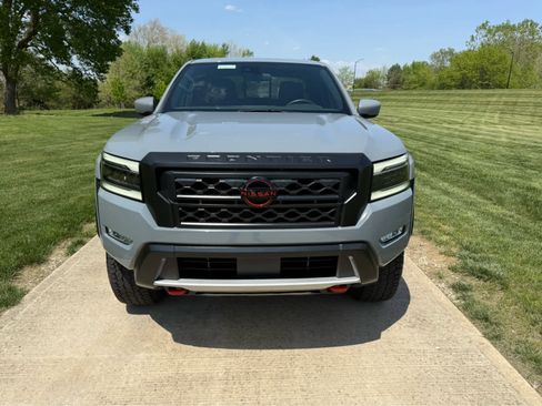 Used 2023 Nissan Frontier PRO-4X w/ Tow Package AWD/4WD image 8