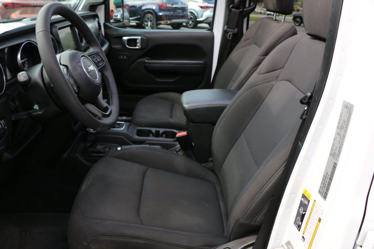 Used 2023 Jeep Wrangler Unlimited w/ Sun & Screen Package AWD/4WD image 22