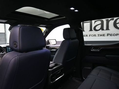 Used 2023 Chevrolet Silverado 1500 High Country w/ High Country Premium Package AWD/4WD image 18