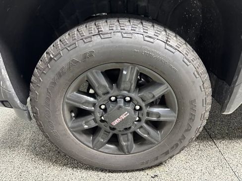 Used 2026 GMC Sierra 2500 AT4 AWD/4WD image 3