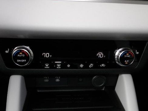 New 2025 Mitsubishi Outlander SE image 24