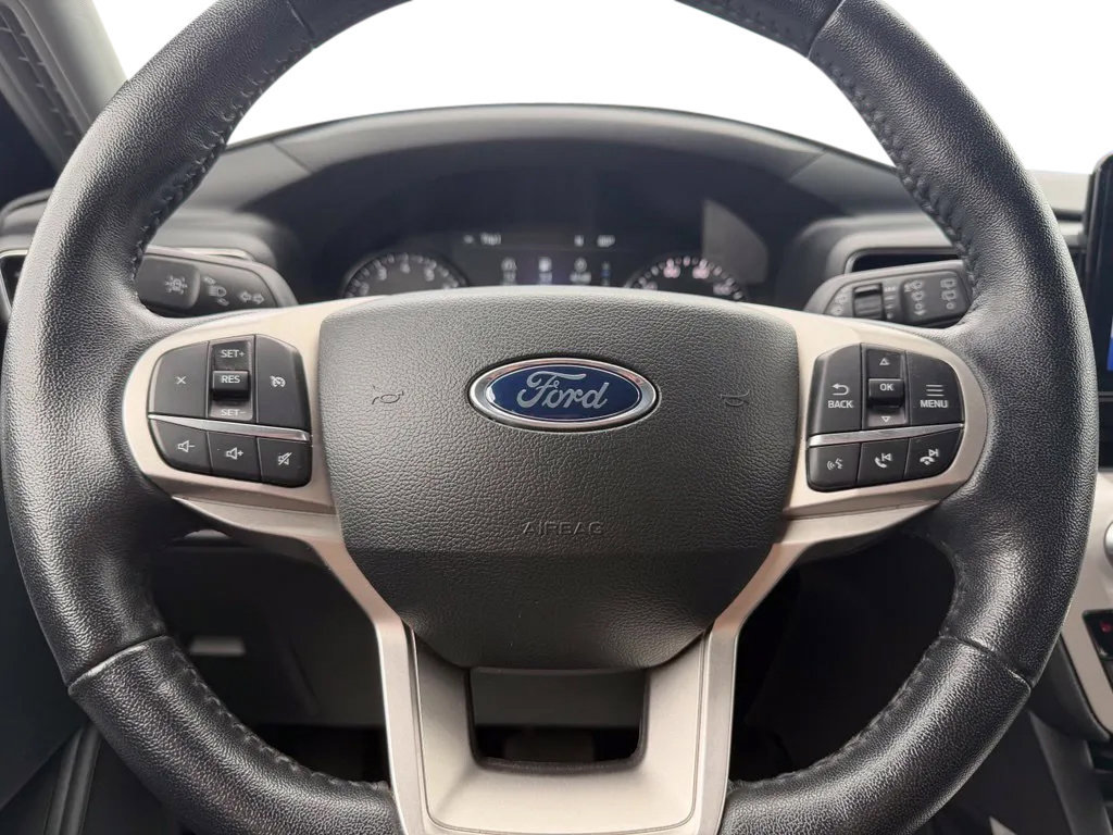 Used 2024 Ford Explorer XLT AWD/4WD image 14