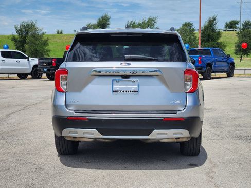 Used 2023 Ford Explorer XLT w/ Equipment Group 202A image 5