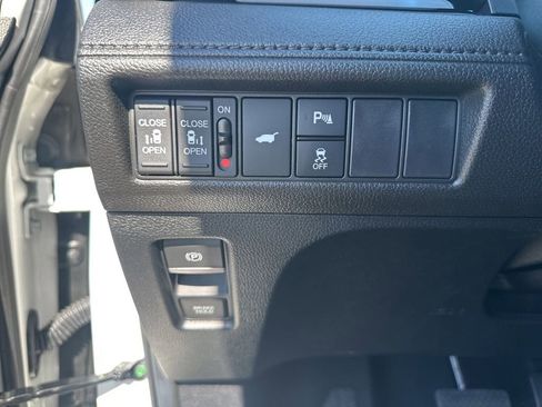 Used 2025 Honda Odyssey Touring image 19