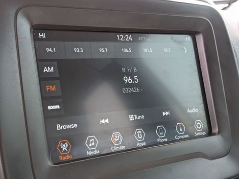 Certified 2018 Jeep Renegade Latitude w/ Popular Equipment Group image 22