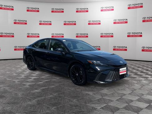 Certified 2025 Toyota Camry SE FWD image 3