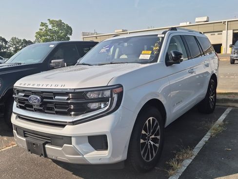 Certified 2025 Ford Expedition Platinum AWD/4WD image 4