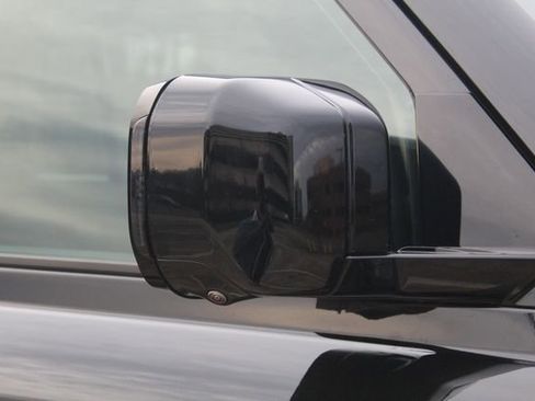 Used 2025 Land Rover Defender 110 S image 13