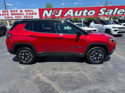 Used 2024 Jeep Compass Trailhawk w/ Trailhawk Elite Group AWD/4WD image 4