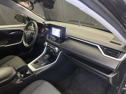 Used 2021 Toyota RAV4 XLE AWD/4WD image 16