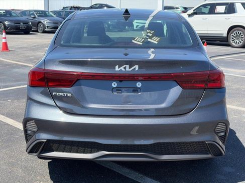 Used 2023 Kia Forte LXS w/ LXS Technology Package FWD image 3