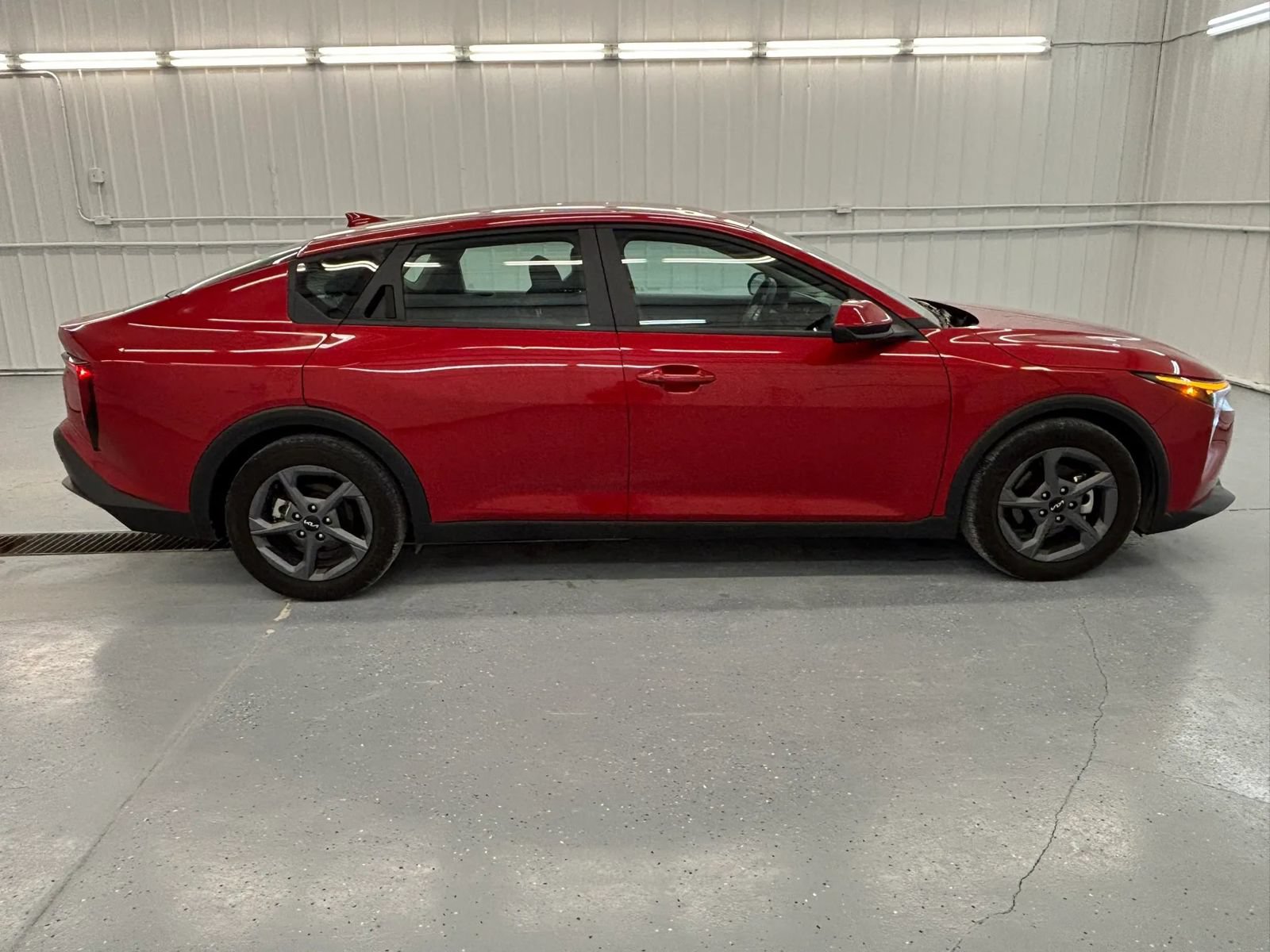 Used 2025 Kia K4 FWD image 2