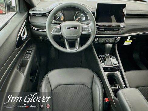 New 2026 Jeep Compass Latitude image 18
