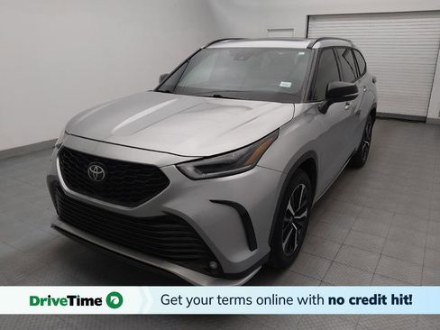 Used 2021 Toyota Highlander XSE FWD image 1