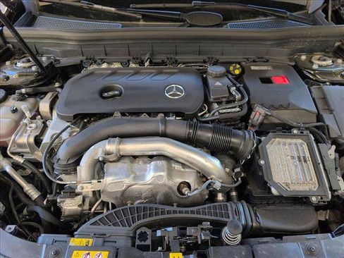 New 2025 Mercedes-Benz GLB 250 image 17
