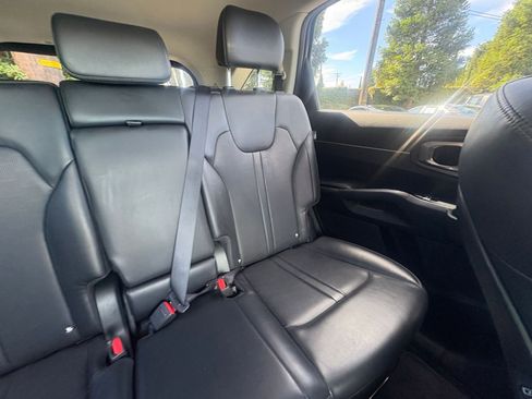 Used 2024 Kia Sorento S image 39