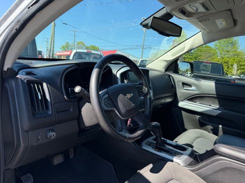 Used 2017 Chevrolet Colorado LT w/ LT Convenience Package image 10