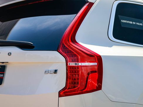 Used 2023 Volvo XC90 B5 Core image 8