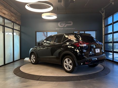 Used 2021 Nissan Kicks S image 5